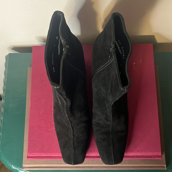 Stuart Weitzman Classic Black Suede Zip Wedge Heel Pleated‎ Stitch Booties Sz 8 - Picture 16 of 16